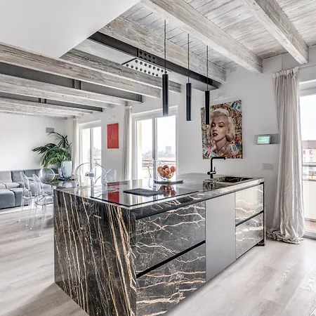 Apartment Skyjungle, Luxury Penthouse Private Pool And Milan
